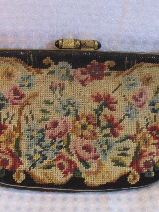 Source Unknown Handbags - Vintage Floral Tapestry Needlepoint Kiss Lock Small Handbag w/Chain Handle